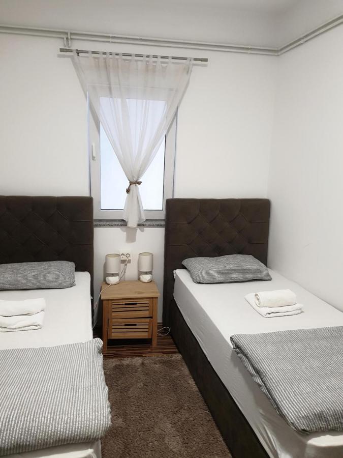 Apartment Laura & Lucija 奥西耶克 外观 照片