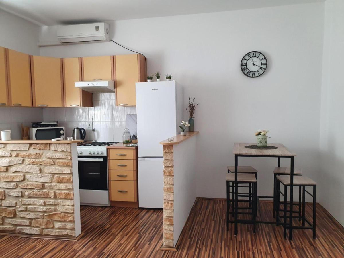 Apartment Laura & Lucija 奥西耶克 外观 照片